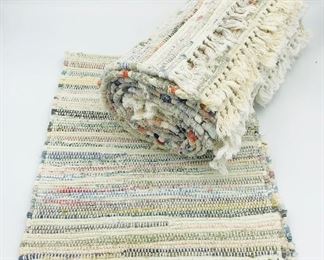 Woven rag table runner with 6 matching placemats $12