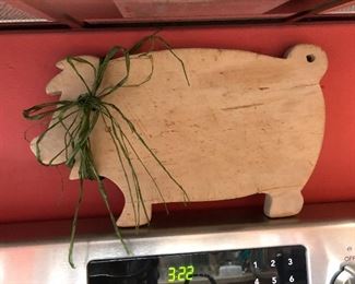 Wooden pig cutting board $8