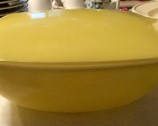 Vintage yellow 2 1/2 quart Pyrex covered bowl $40