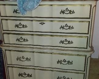 French provential chest of drawers 