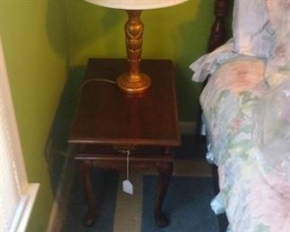 single drawer end table, lamp