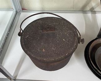 Old Cast Iron Dutch Oven