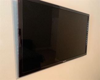 Samsung flatscreen smart 4K tv 45”