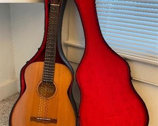 CLASSIC GUITAR BY THE HARMONY COMPANY MODEL 173