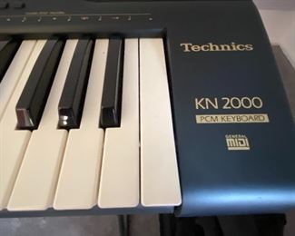 TECHNICS KN2000 SYNTHESIZER KEYBOARD