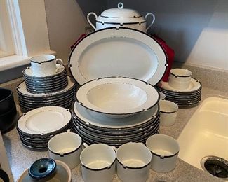 DINNERWARE