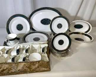 Set 47 ROYAL DOULTON Carlyle Chinaware, England