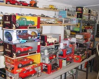 Over 100 die cast and older plastic model cars