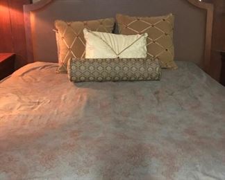 Amalio Russo Bedroom Set (Bed, 2 Nightstands, Dresser)