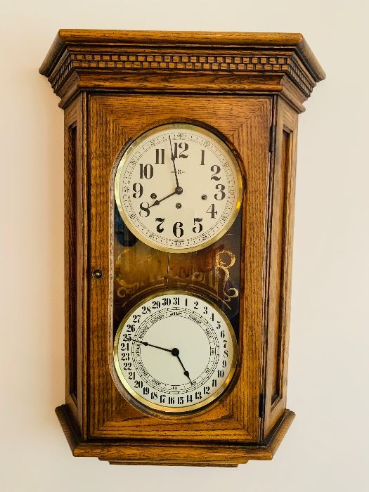 vintage Howard Miller Marlboro oak calendar clock