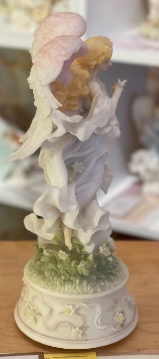 Seraphim Victoria Embrace Life Music Box Angel Sculpture	9.75x5.5x4in	HxWxD
