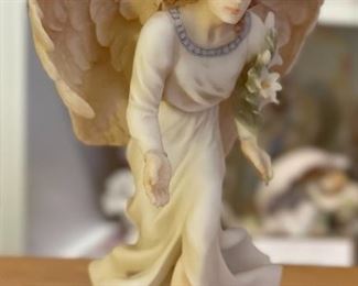 Seraphim Glad Tidings Annunciation Angel Sculpture	8x5x5	HxWxD
