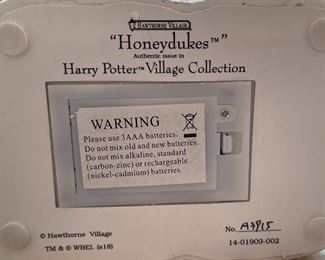 Harry Potter Honeydukes	4.5x5.5x4in	HxWxD
