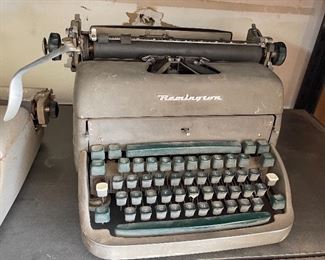 Remington Vintage Typewriter		

