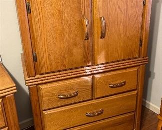 Oak Tall Dresser/ Wardrobe	55x36x20in	HxWxD
