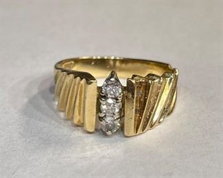 14k Gold & Diamond Ring SZ 6.75	14k	
