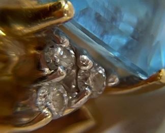 10k Gold Aquamarine & Diamond Ring SZ 7	10k	

