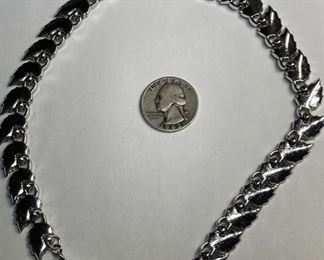 Trifari Silver Tone Vintage Leaf Necklace Choker		
