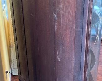 Antique Oak Curved Glass Curio Cabinet	59.5x46x16in	HxWxD