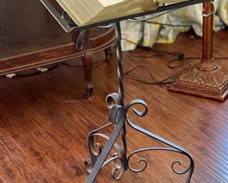 Wrought Iron Bible Stand	35x23x15in	HxWxD
