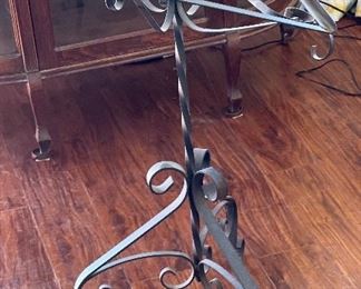 Wrought Iron Bible Stand	35x23x15in	HxWxD

