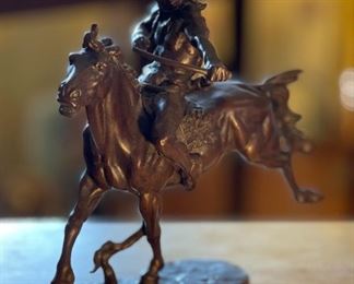 Franklin Mint Indian Hunter John Weaver Bronze 1975	10.5x4x11.5in	HxWxD
