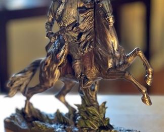 Top Collection Geronimo Going to Battle resin Statue	11x12x6in	HxWxD
