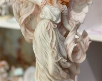 Seraphim Classics Hope Light in the Distance Angel Sculpture 12x8x6in HxWxD
