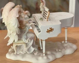 Seraphim Angelica Heavenly Serenade Angel Sculpture	6.5x9.5x5.5	HxWxD
