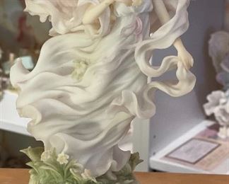 Seraphim Victoria Embrace Life Music Box Angel Sculpture 9.75x5.5x4in HxWxD