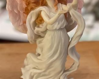 Seraphim Angels Touch Dedication Angel Sculpture	8x5x5in	HxWxD
