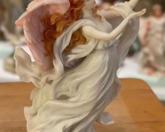 Seraphim Angels Touch Dedication Angel Sculpture	8x5x5in	HxWxD
