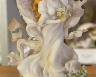 Seraphim Claire Angel Friend Angel Sculpture	7.5x5x3in	HxWxD
