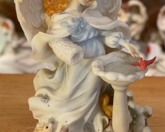 Seraphim Crystal Winter Reverie Angel Sculpture	8x6x5in	HxWxD
