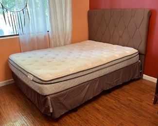 Queen Bed Mattress/Boxspring/Headboard & Frame	53x66x84in	HxWxD
