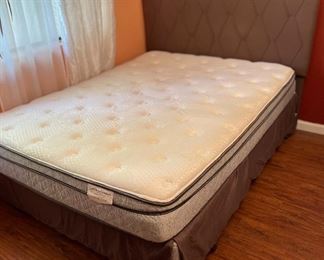 Queen Bed Mattress/Boxspring/Headboard & Frame	53x66x84in	HxWxD
