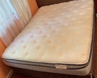 Queen Bed Mattress/Boxspring/Headboard & Frame 53x66x84in HxWxD