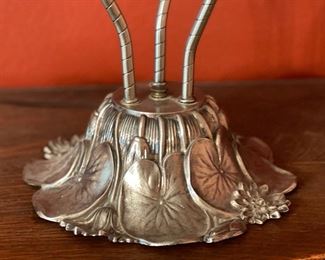 3 Head Pond Lily lamp Modern Production 22x24x20in HxWxD