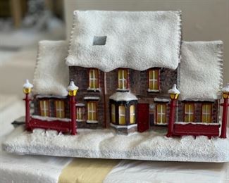 Bradford Exchange Harry Potter Hogwarts Train Station Hawthorne Village	5x7.5x3.5in	HxWxD
