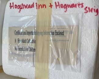 Bradford Exchange Harry Potter Hog's Head Inn Hawthorne Village	6.25x6x3.5in	HxWxD
