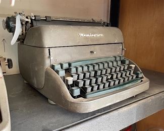 Remington Vintage Typewriter		
