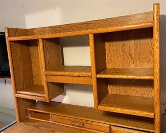 Oak dresser w/ Shelf	73x67x20in	HxWxD
