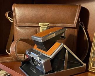 Polaroid SX-70 Land Camera w/ Case