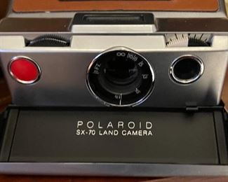 Polaroid SX-70 Land Camera w/ Case		
