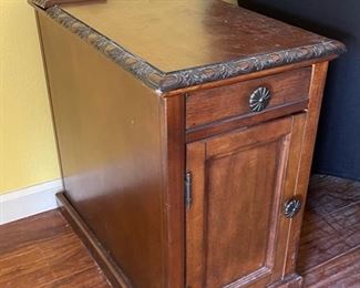 Side table/Cabinet		
