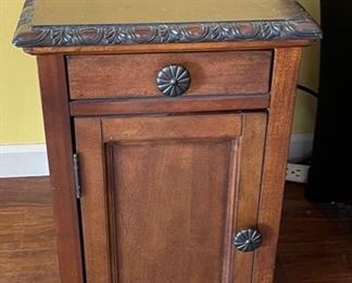 Side table/Cabinet		
