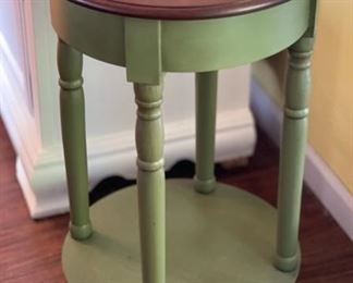 Round Green Side table 28in H x 17in Diameter
