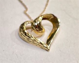 10k Gold Heart Pendant & Necklace	10k	
