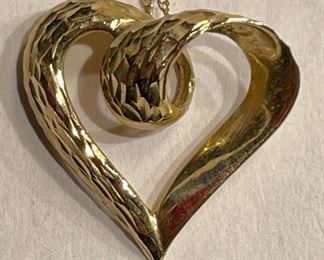 10k Gold Heart Pendant & Necklace	10k	
