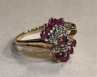 10k Gold Diamond & Garnet Cluster Ring SZ 6	10k	
